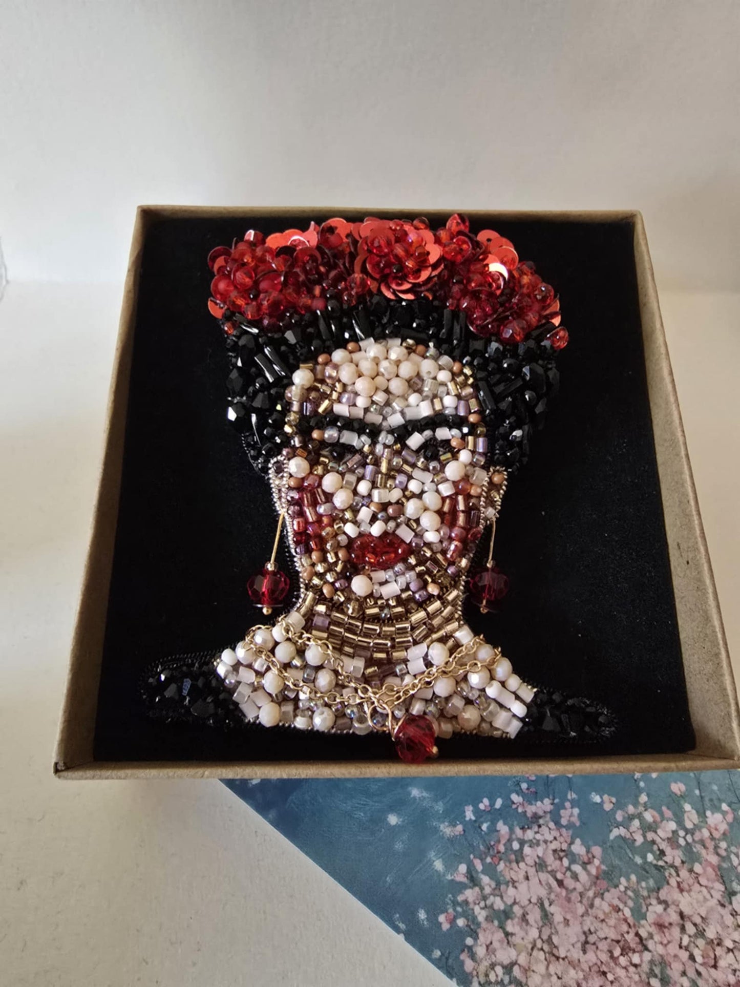 Ръчно изработена брошка Frida Kahlo