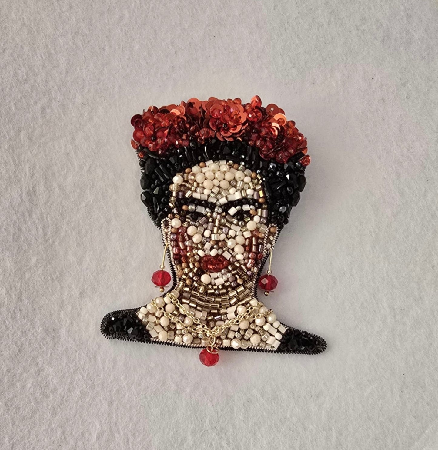 Ръчно изработена брошка Frida Kahlo