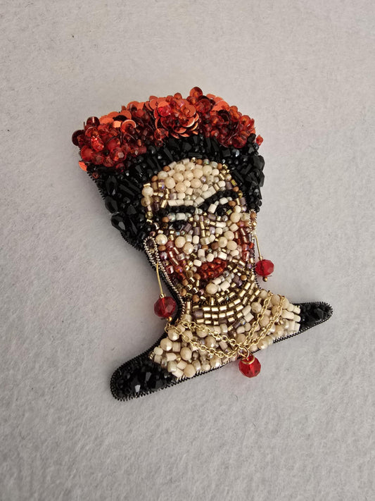 Ръчно изработена брошка Frida Kahlo