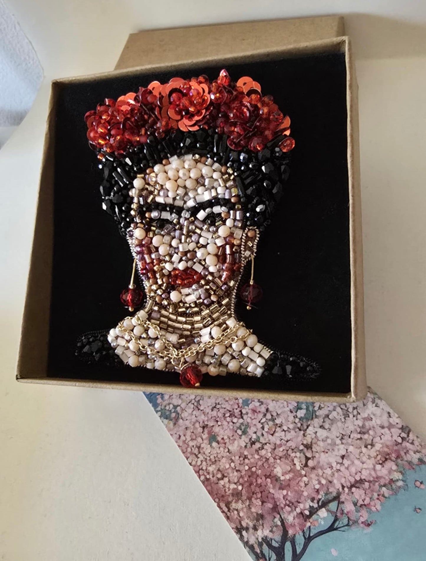 Ръчно изработена брошка Frida Kahlo